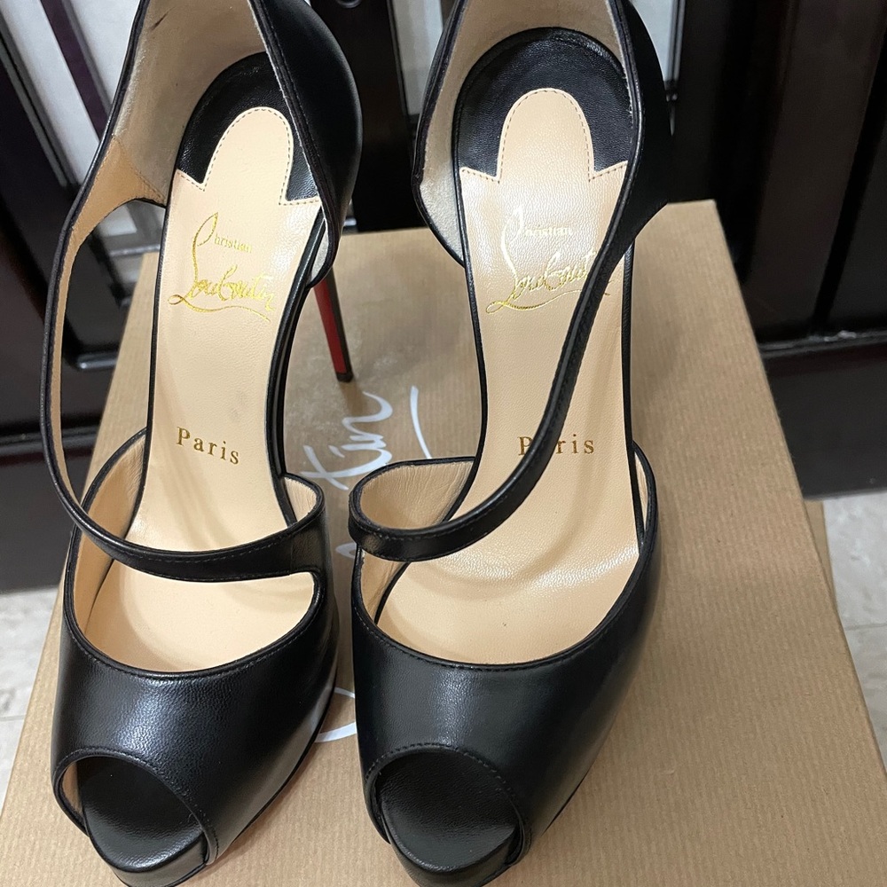 Louboutin Catchy two size 35